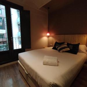Apartamentos Montserrat by gaiarooms