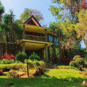 Avalon Private Garden & Riverside Villa