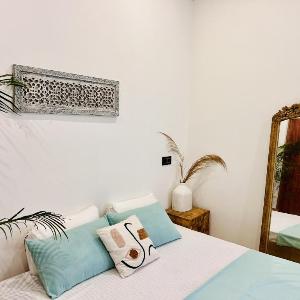 Prithvi Hotel - Aesthetic Rooms With Netflix