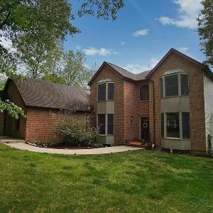 Secluded 4 bedroom with hot tub minutes from campus