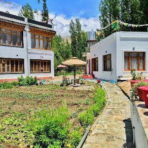 Sponbo Guest House Leh