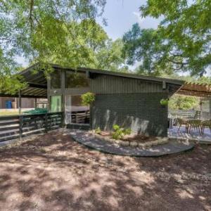 The Avocado Door - A Mid-Century Modern Gem ~ Near SoCo ~ Fenced yard ~ Corner lot