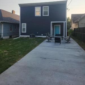 3 Cozy Bedrooms Near Lucas Oil Stadium