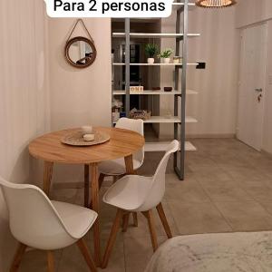 Monoambiente amplio con dos balcones a 1 cuadra de Av Pellegrini