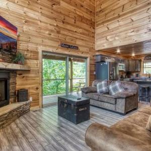Appalachian Lookout-Hot Tub Cozy Cabin Retreat in the Smokies Comfort for All!