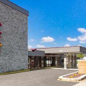 Red Roof Inn PLUS & Suites Erie