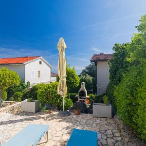 Apt DION with garden and terrace just 200m from the beach