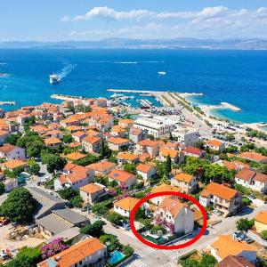 Family-friendly apartments with swimming pool Supetar Brac - 12893