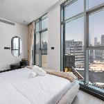 Luxurious 2BR w Waterfront and Burj Khalifa View Dubai