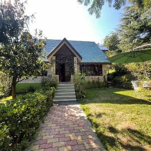 Pebbles Cottage by EdenHomes