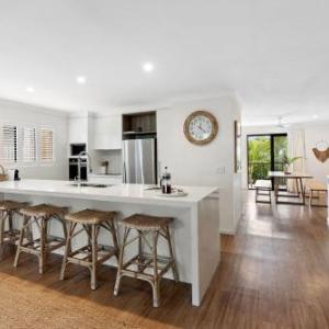 Corona St Secluded Sunshine Beach Duplex with Private Pool