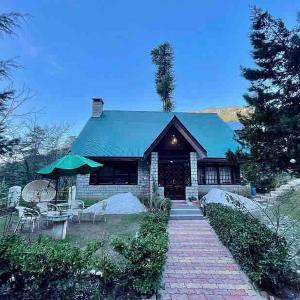 Sundazed Cottage by EdenHomes