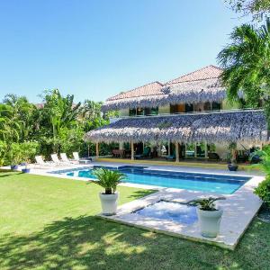 Luxury Villa on La Cana Golf Course with Pool Jacuzzi Cart & Maid