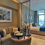 Roomy and Chic Studio with Panoramic Canal Views Dubai 