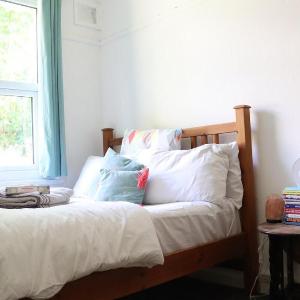 Large 1bed office free street parking living room