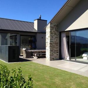 Infinity Drive - Hot Tub - Lake Views - Release NZ