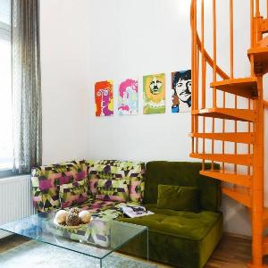 Central & colorful studio with air conditioning