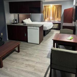 BlissPoint Inn & Suites Northwood