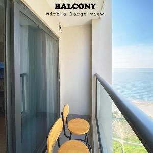 Luxurious apartment facing My Khe beach with 2 large beds FP