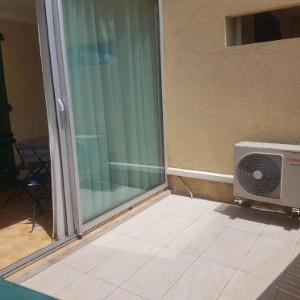 Charmant studio climatisé en rez-de-jardin proche plage avec garage privé à Cavalaire-sur-Mer - FR-1-226B-116
