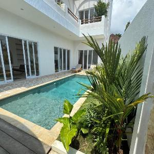 Chic Brand New 4 BR villa with Pool near The Beach