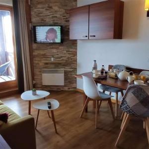 Charmant appartement rénové 4 pers 28m² accès direct pistes balcon et équipements modernes - FR-1-545-37