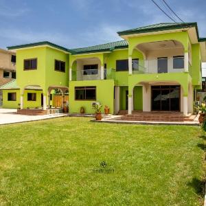 Unique Green Lodge