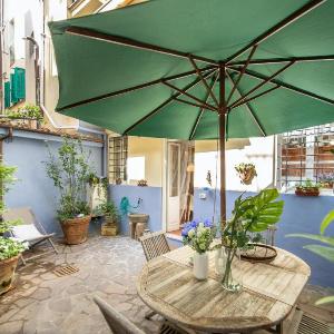 Casa Claudette in center town with terrace