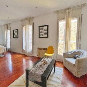 Spacious Private Room in Vila de Gracia