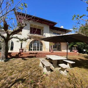 Villa avec Piscine Intérieure 5 Chambres Proche Plage et Commerces à Arcachon - FR-1-374-220
