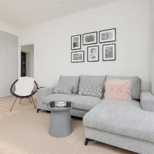 Sunny Apartment in the Center with Balcony & Air Conditioning by Noclegi Renters
