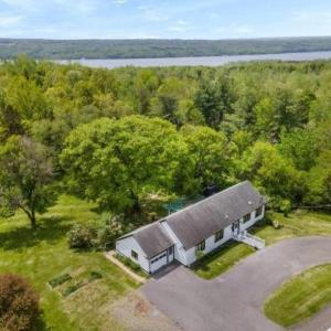 Cozy Dog-friendly Villa off Cayuga Lake In Ithaca