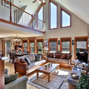 Cortina Mountain Chalet - Outdoor Hot Tub - Close to Pico and Killington Mountains home