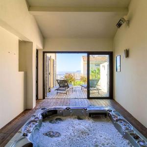 SELECT'soHOME - Villa pour 8 avec jacuzzi vue mer et parking à quelques pas du port du Lavandou ! - VILLA MOUN PANTAI