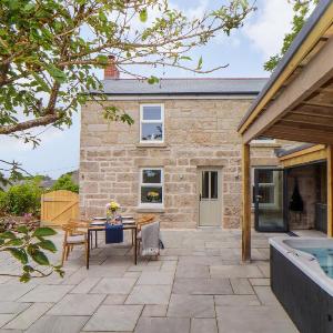 Carn House