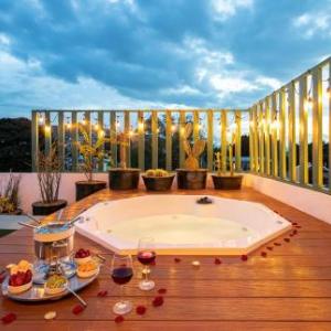 Rooftop Hot Tub! 3 levels 5Bedroom in Villa Noria