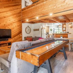 Snowflower #79 - Updated 2 Bedroom & Loft 3 Bath Sleeps 8 Steps away from Free Town Shuttle