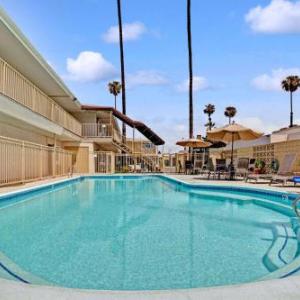 Super 8 by Wyndham Los Angeles-Culver City Area