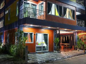 Raiwin Place, Trang