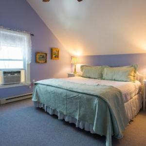 Hotels near Martha's Vineyard Performing Arts Center - Clark House Inn