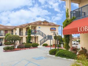 Howard Johnson by Wyndham Marina at Monterey Bay, Marina