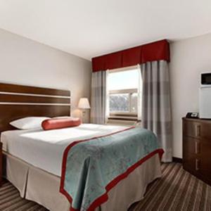 Super 8 by Wyndham Saskatoon Near Downtown