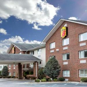 Hotels near Mountain Health Arena - Super 8 by Wyndham Huntington WV