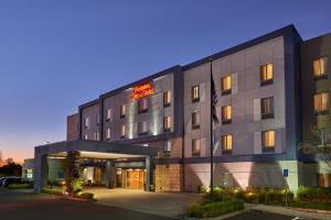 Hampton Inn and Suites Salem, Salem