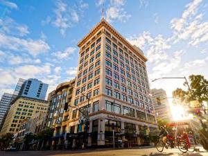 Gaslamp Plaza Suites hotel near San Diego Convention Center
