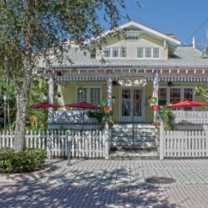 Hotels near Carefree Theatre - Palm Beach Hibiscus Downtown