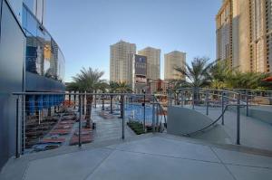 Hilton Club Elara Las Vegas hotel near The Venetian Expo