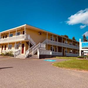 Hotels near Silver Fox Entertainment Complex Summerside - The Cavendish Motel