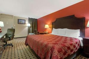 Econo Lodge Near Fort Stewart, Bar, Restaurant, Pool, Laundry Facility, Hinesville