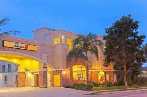 Super 8 by Wyndham Torrance LAX Airport Area, Torrance